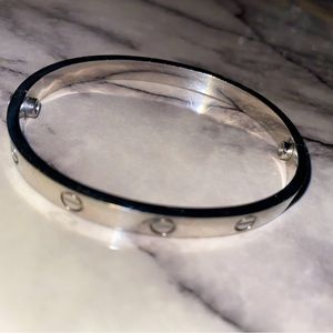 LOVE BRACELET NO BRAND